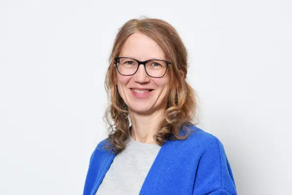 Porträt Christina Esswein, Mitarbeiterin Finanzen und Administration